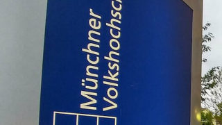 Schild Münchner Volkshochschule