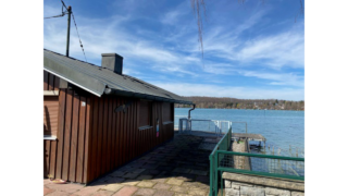 Haus mit Steeg am See