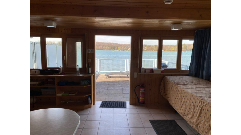 Blick auf den See aus dem Seehaus auf den Wörthsee