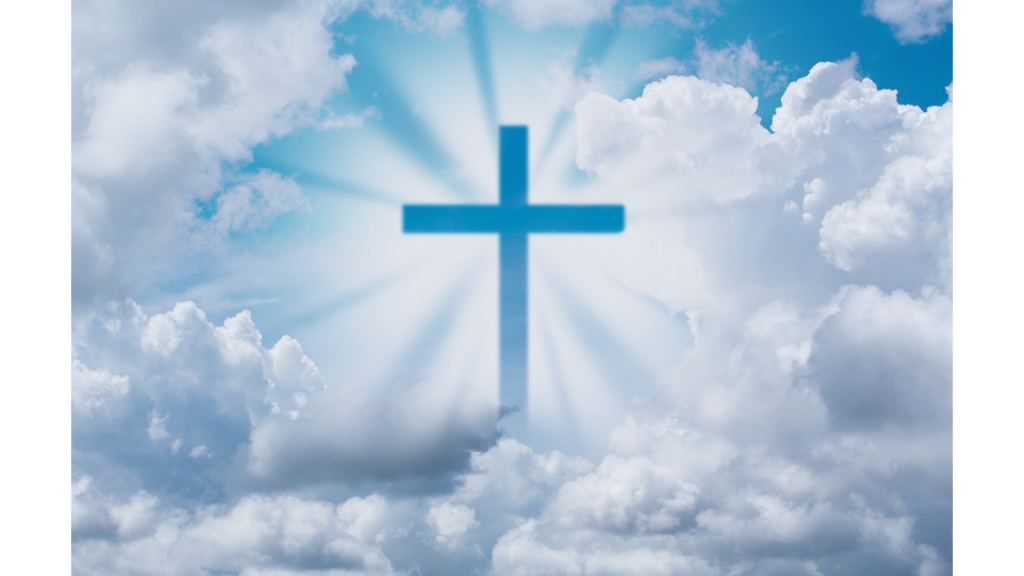 Kreuz in Wolken gehüllt