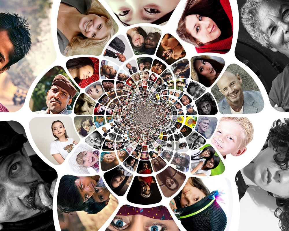 Collage aus Fotos mit vielen Gesichtern
