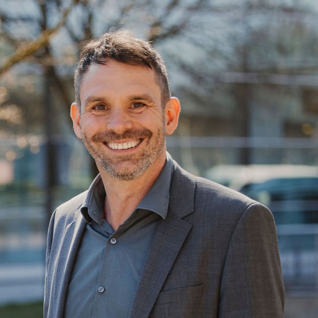 Dr. Oliver Gosolits